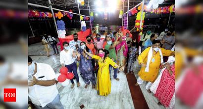 Devotees at home, puja and jhankis live-streamed