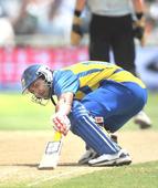 Mendis bowls Sri Lanka into semis