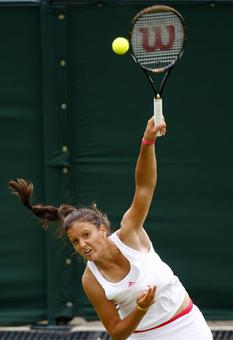 Federer starts with military precision