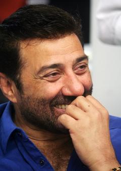 Want Romance tips from Sunny Deol? Want Romance tips from Sunny Deol?