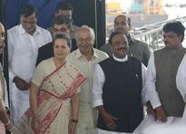 Sonia Gandhi inaugurates Bandra Worli Sea Link