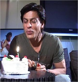 First Look: SRK's birthday cake