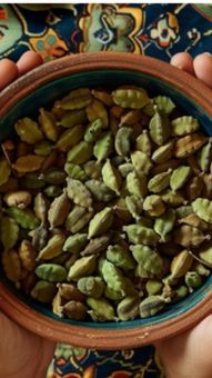 6 Reasons For Adding Cardamom To Your Daily Diet