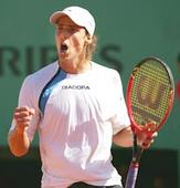 Gaudio uspets Coria to win French Open