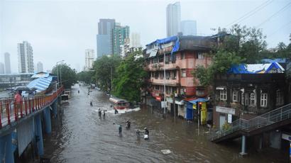 Heavy rains continue to lash Mumbai, adjoining districts; IMD issues r...