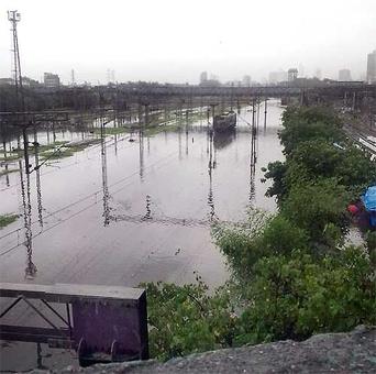 Readers' Pix: Monsoon fury in Mumbai