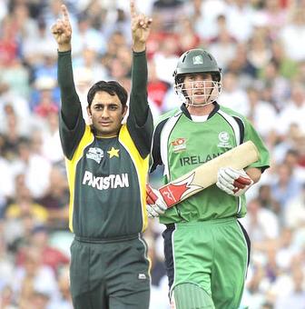 Pakistan canter into semis