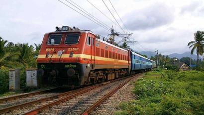 Railways sets target of becoming net zero carbon emitter by 2030