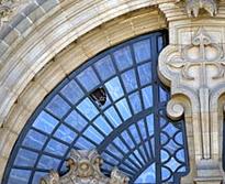 Ronaldinho smashes cathedral window