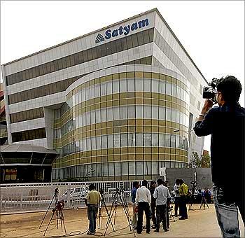 Satyam, Raju owe Rs 541 crore in I-T dues