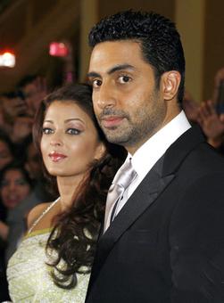 Stars glam up for IIFA