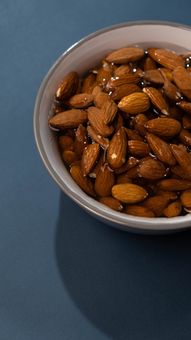 Benefits Of Eating Soaked Almonds On Empty Stomach