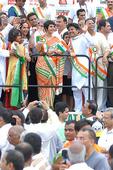 Mandira Bedi flags off I-Day parade in New Jersey