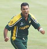 Dravid just milks you: Waqar