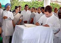 Pix: PM, Sonia, Rahul pay homage to YSR