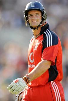 Strauss lauds positive England batting