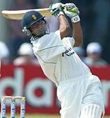 Kaif guides Derbyshire home